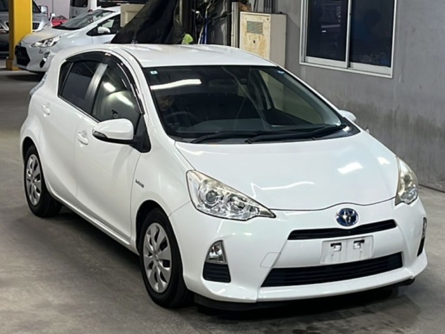Toyota AQUA 2014 8260940-4