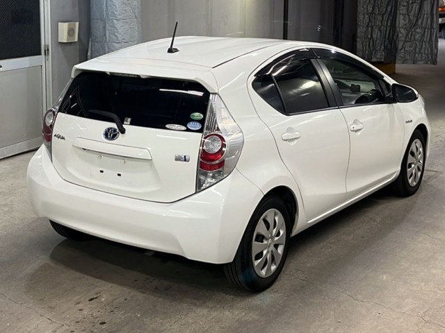 Toyota AQUA 2014 8260940-5