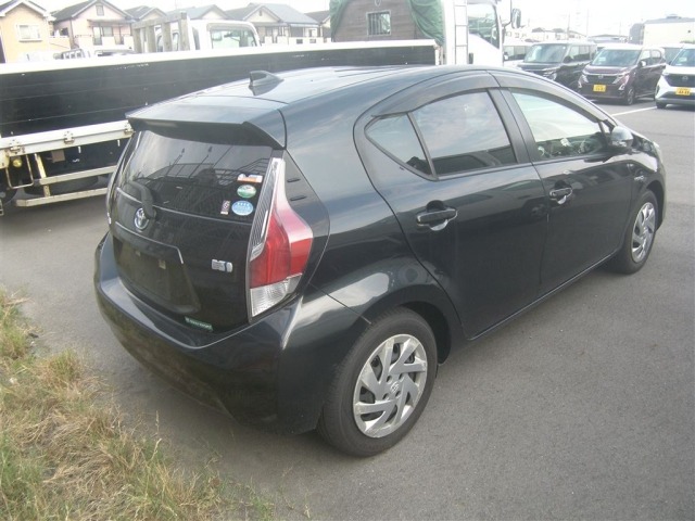 Toyota AQUA 2015 8260941-4
