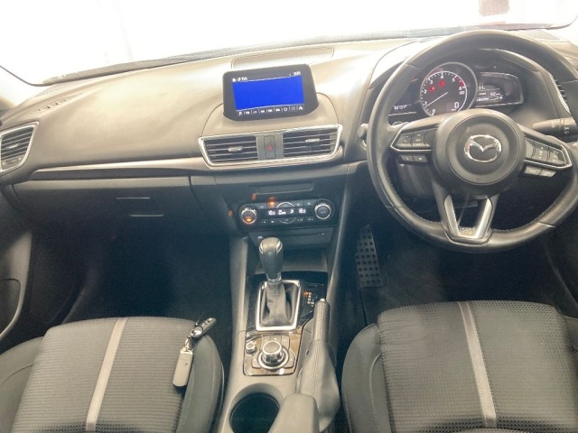 Mazda AXELA 2017 8258323-3