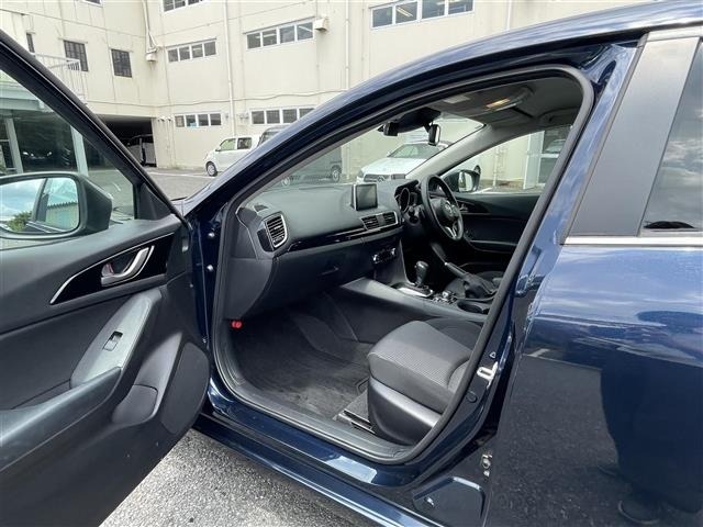 Mazda AXELA 2015 8258403-6