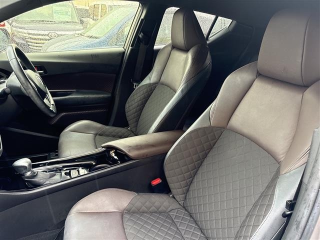 Toyota C-HR 2017 8264641-10