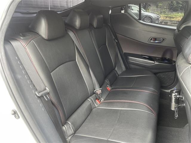 Toyota C-HR 2018 8264674-16