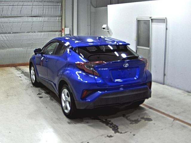 Toyota C-HR 2018 8264729-1