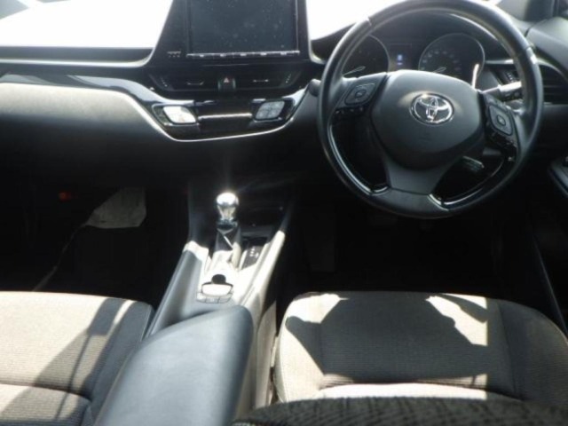 Toyota C-HR 2018 8264729-3