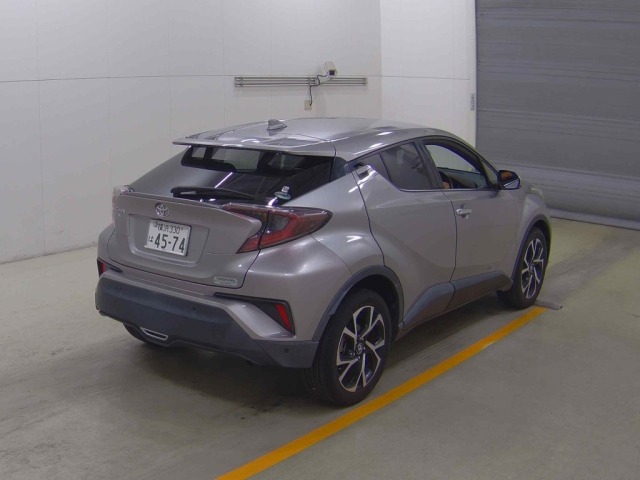 Toyota C-HR 2018 8264732-4