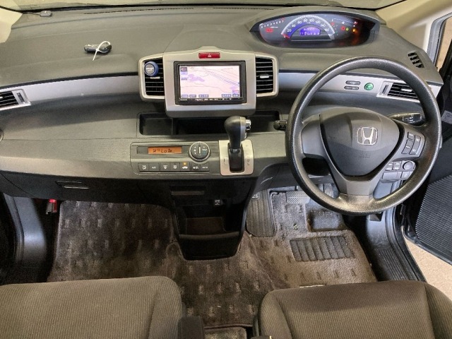 Honda FREED 2011 8267710-3