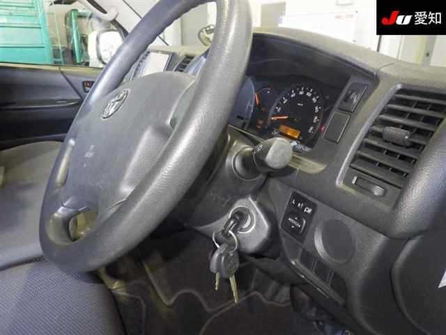 Toyota HIACE VAN 2015 8260212-5