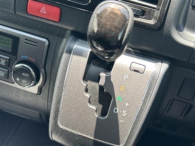 Toyota HIACE VAN 2022 8260564-12