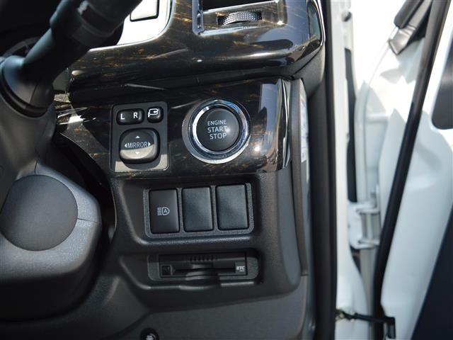Toyota HIACE VAN 2022 8260589-18