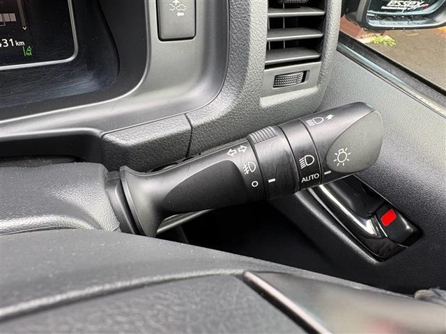 Toyota HIACE VAN 2023 8260598-10