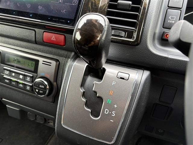 Toyota HIACE VAN 2023 8260598-19
