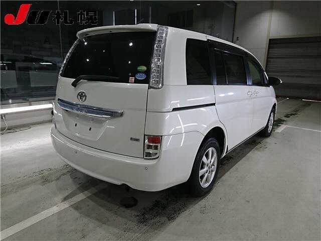Toyota ISIS 2014 8267538-1