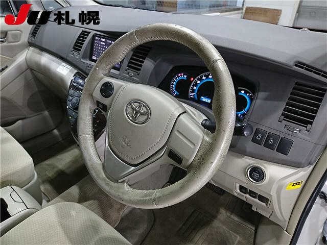 Toyota ISIS 2014 8267538-3