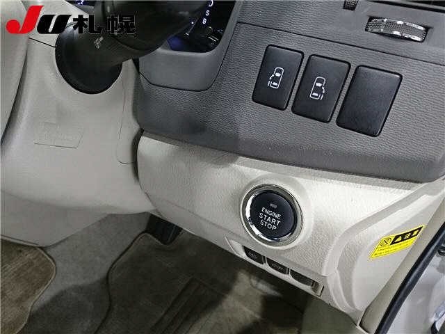 Toyota ISIS 2014 8267538-4