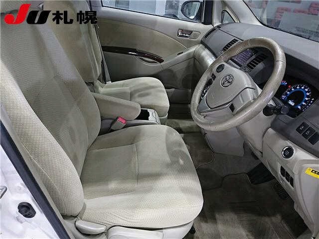 Toyota ISIS 2014 8267538-5