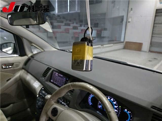 Toyota ISIS 2014 8267538-6