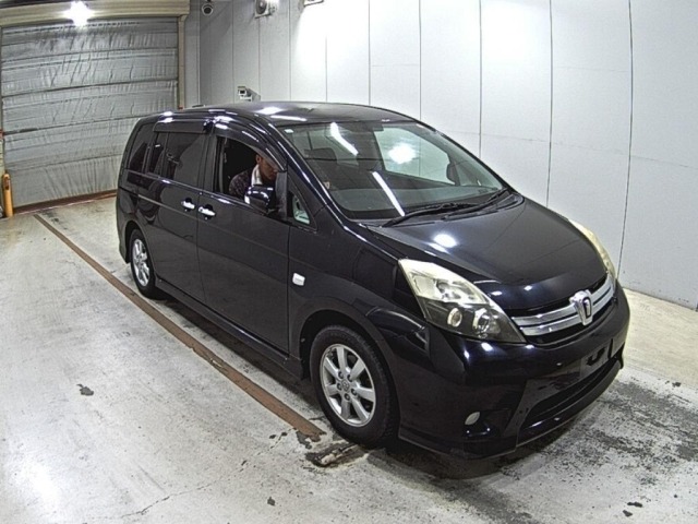 Toyota ISIS 2011 8267540-0