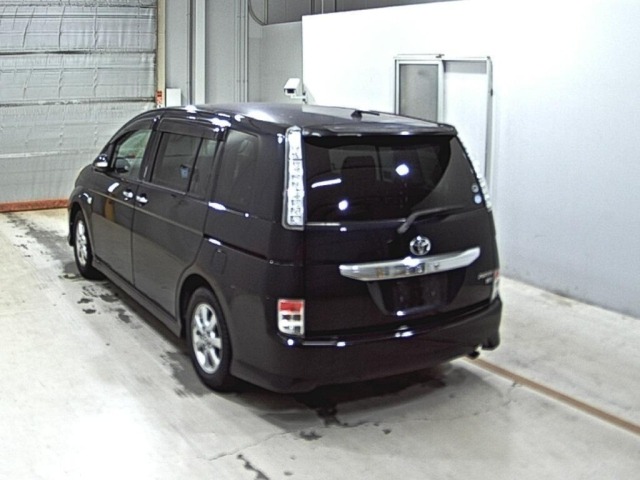 Toyota ISIS 2011 8267540-1