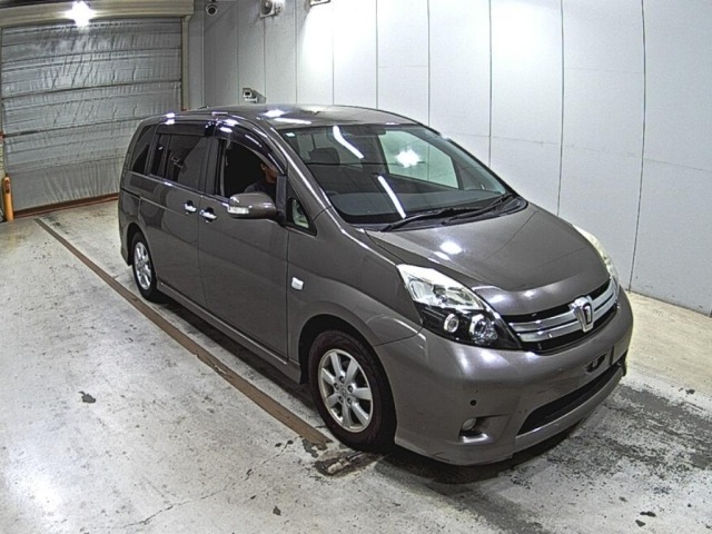 Toyota ISIS 2012 8267541-0