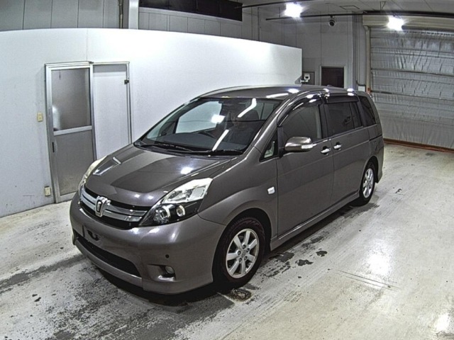 Toyota ISIS 2012 8267541-4