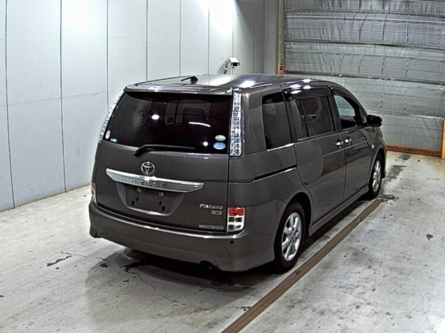 Toyota ISIS 2012 8267541-5