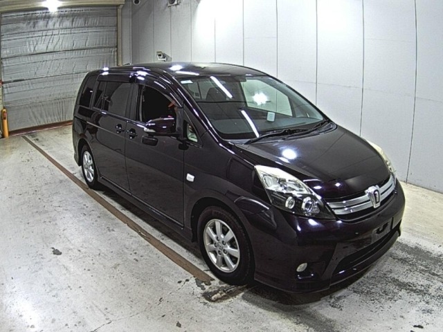 Toyota ISIS 2015 8267542-0