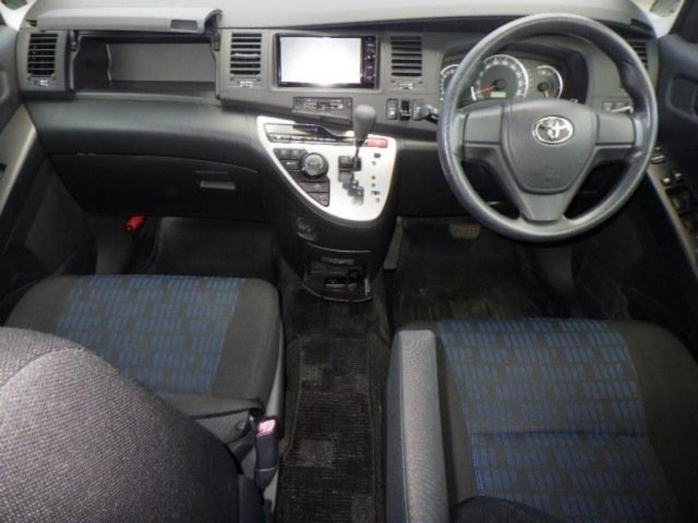 Toyota ISIS 2015 8267542-3