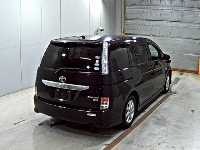 Toyota ISIS 2015 8267542-5