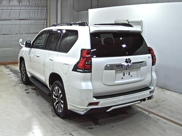 Toyota LAND CRUISER PRADO 2023 8267628-1