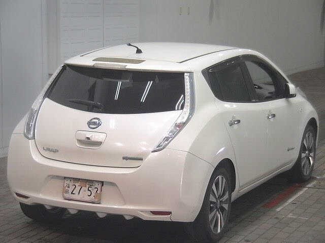Nissan LEAF 2013 8260989-5