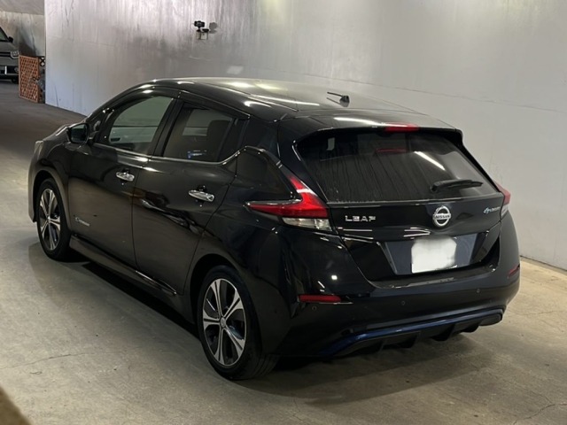 Nissan LEAF 2017 8260991-1