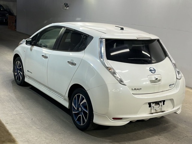 Nissan LEAF 2016 8260992-1