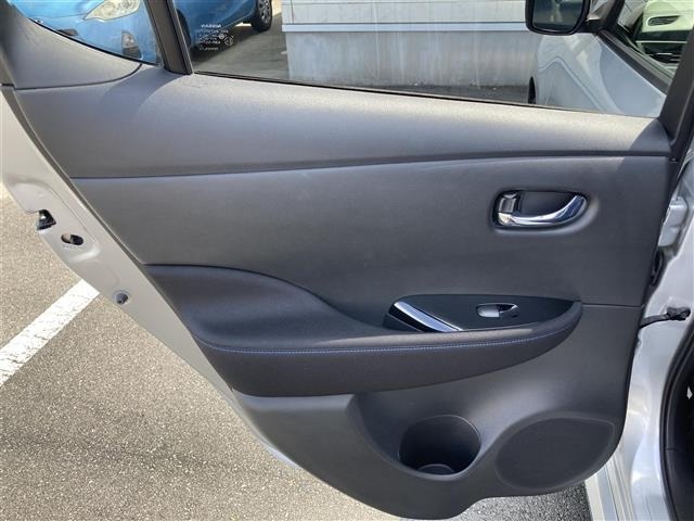 Nissan LEAF 2020 8261078-11