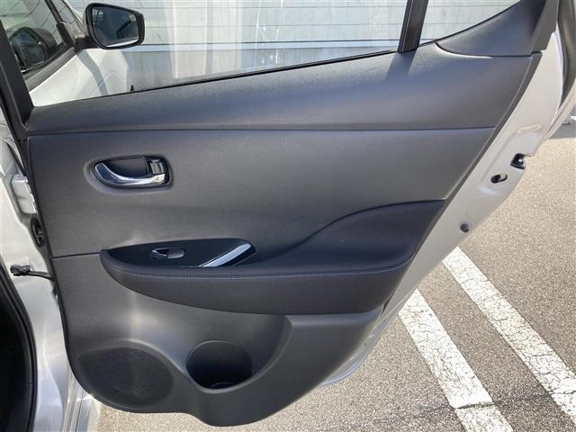 Nissan LEAF 2020 8261078-9