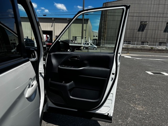 Toyota NOAH 2022 8261058-13