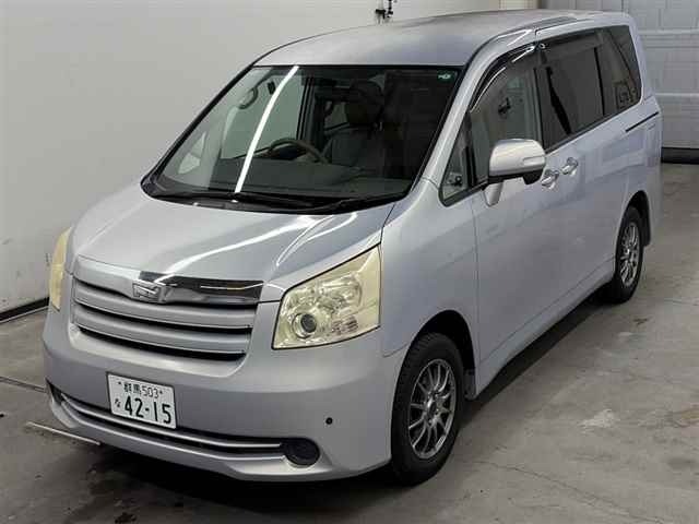 Toyota NOAH 2009 8261106-4
