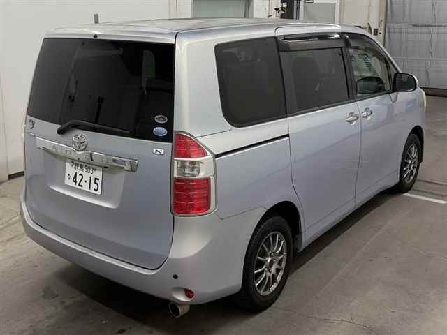 Toyota NOAH 2009 8261106-5