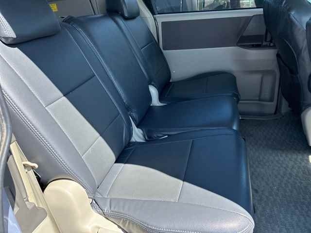 Toyota NOAH 2009 8261106-8