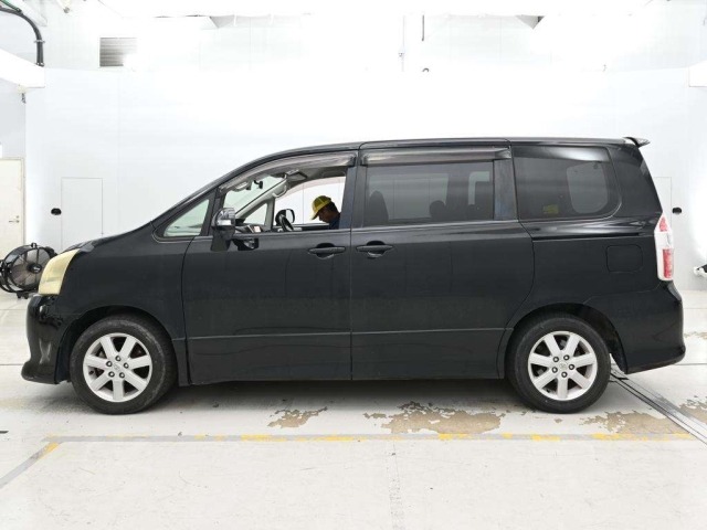 Toyota NOAH 2008 8261120-4