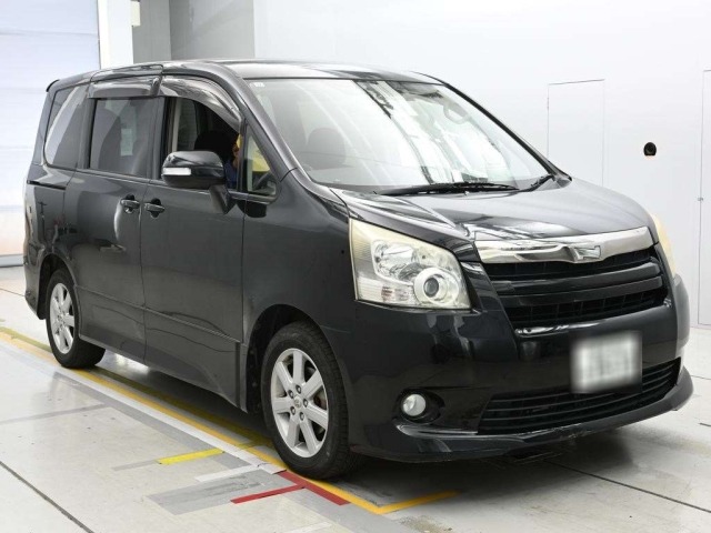Toyota NOAH 2008 8261120-5