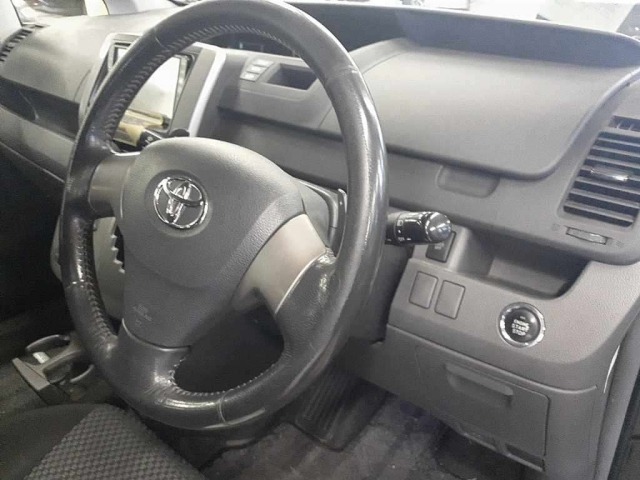 Toyota NOAH 2008 8261120-9