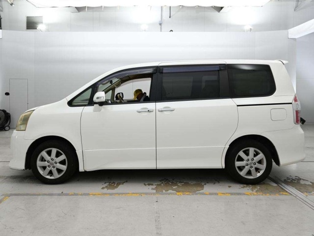 Toyota NOAH 2009 8261121-4