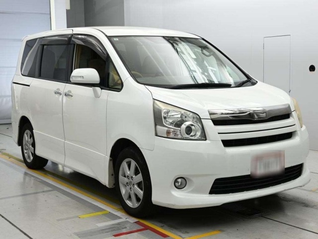 Toyota NOAH 2009 8261121-5