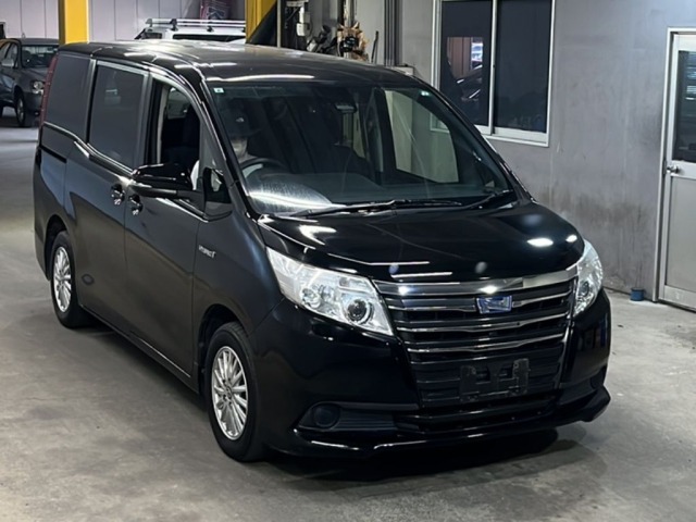 Toyota NOAH 2016 8261131-4
