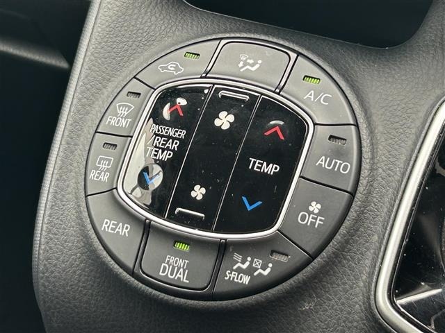 Toyota NOAH 2021 8261769-6
