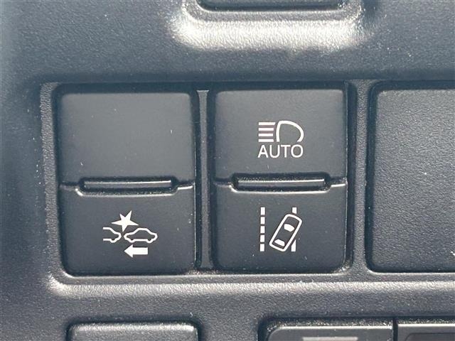 Toyota NOAH 2021 8261769-8