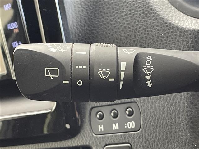 Toyota NOAH 2020 8261775-1