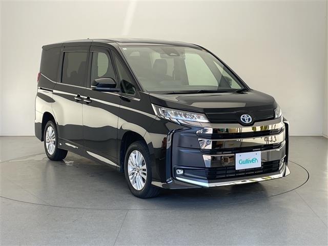 Toyota NOAH 2022 8261780-0
