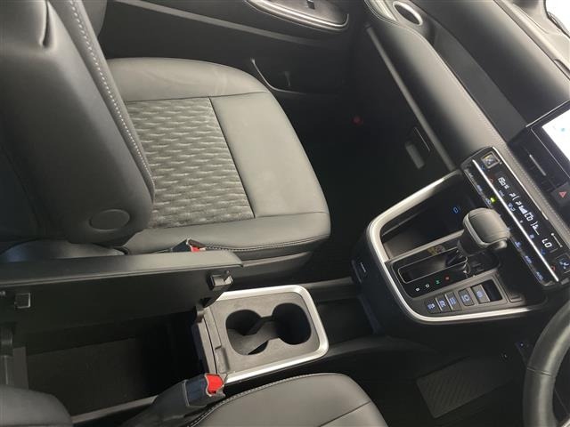 Toyota NOAH 2022 8261780-2